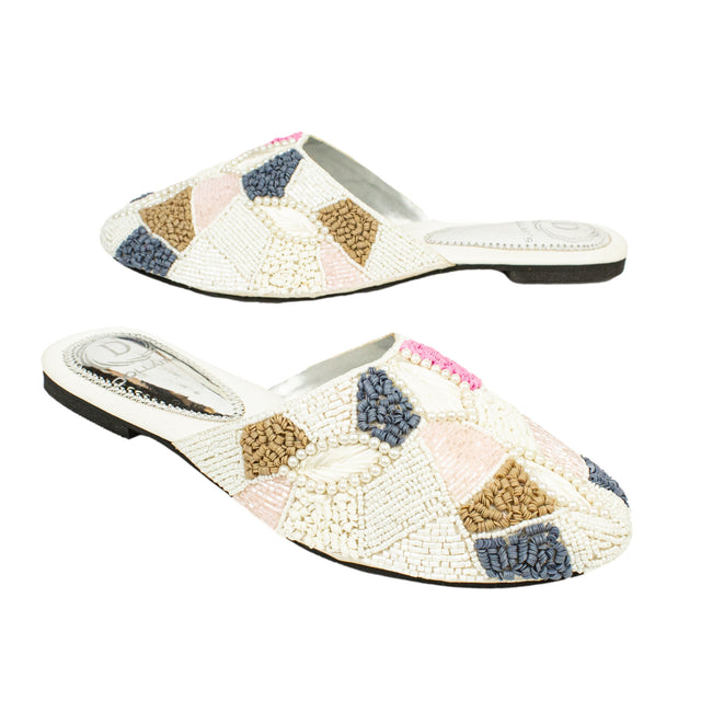 Versatile White Flat Slippers