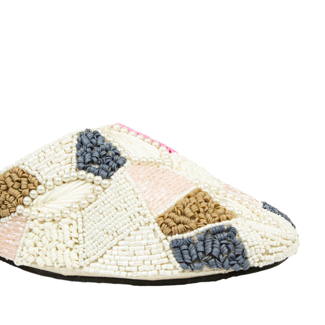 Versatile White Flat Slippers