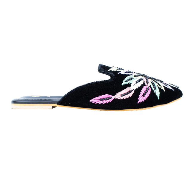 Women Handcrafted Black Flat Slippers