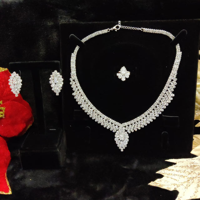 Silver Stunning Necklace Set
