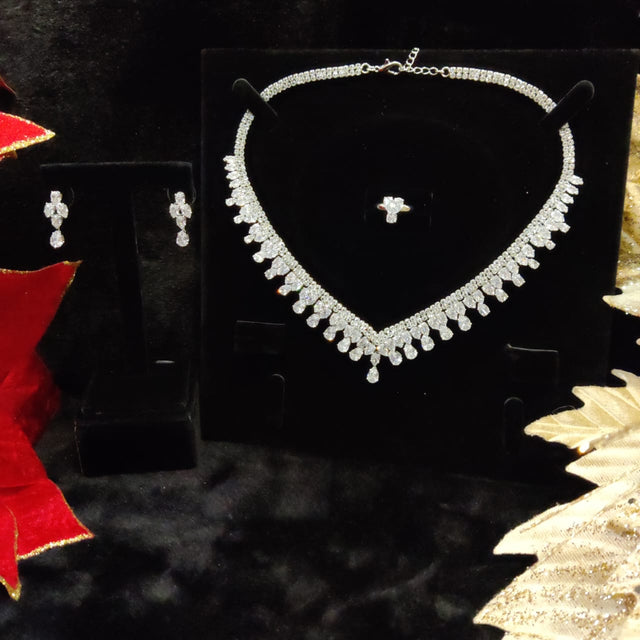 Silver Stunning Necklace Set