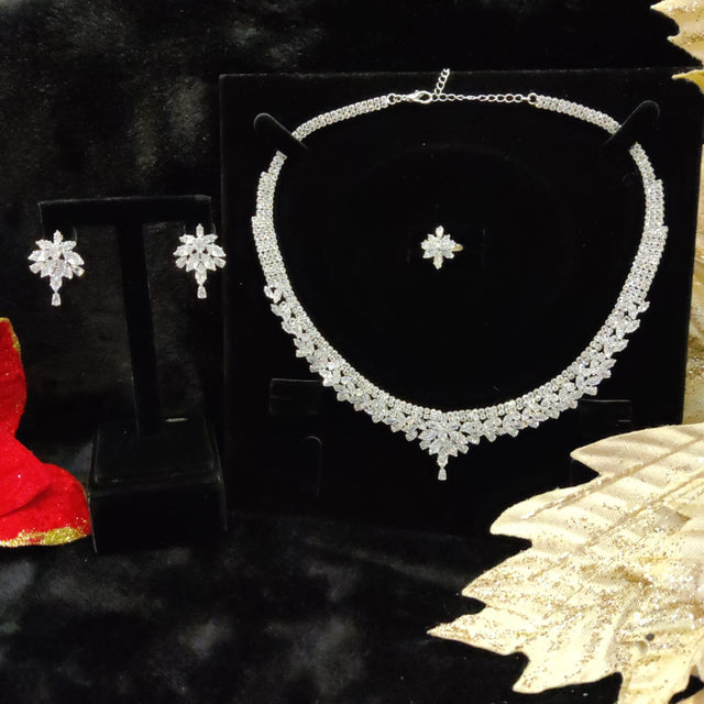 Silver Stunning Necklace Set