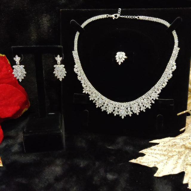 Silver Stunning Necklace Set