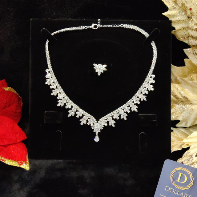 Silver Stunning Necklace Set
