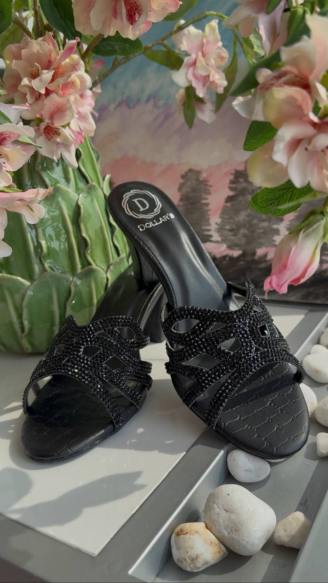 Leila Women Handcrafted Black Heel Sandals